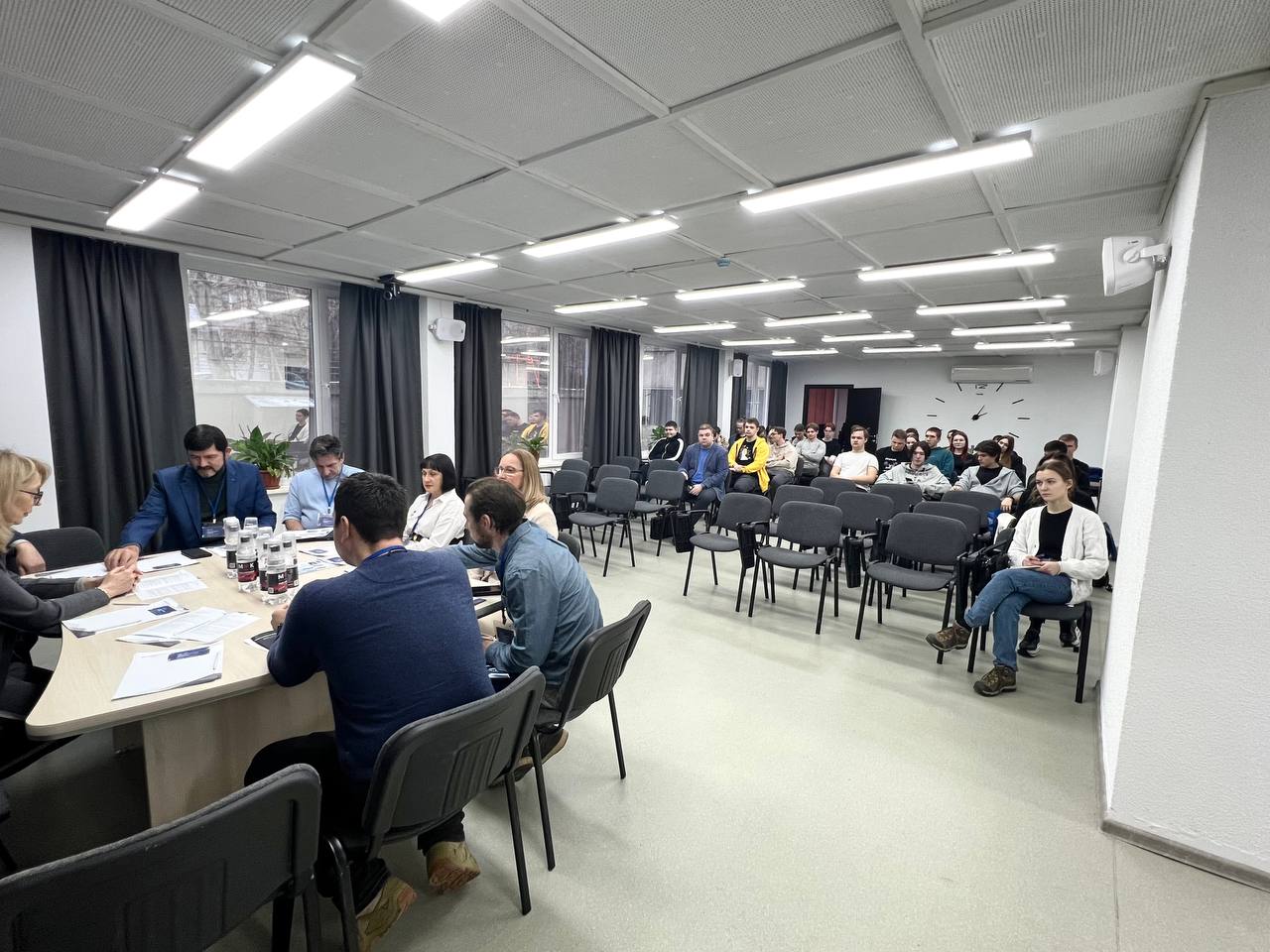 В Красноярске прошла III Международная Школа-семинар по гибридным методам моделирования: ученые из России, Сербии, Греции и Индии обсудили передовые технологии искусственного интеллекта и их применение в различных областях